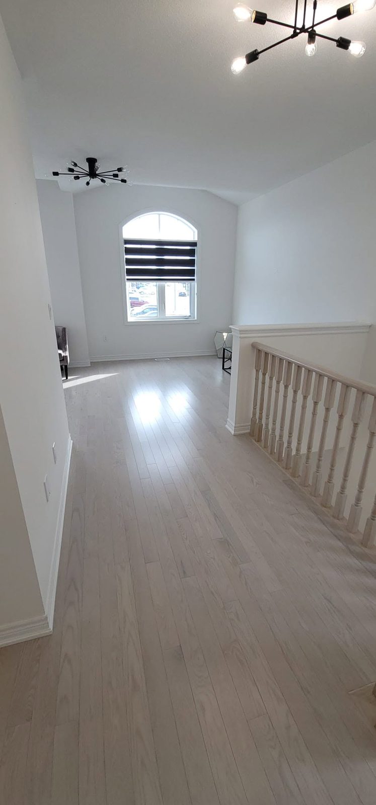 Upstairs landing with arched window