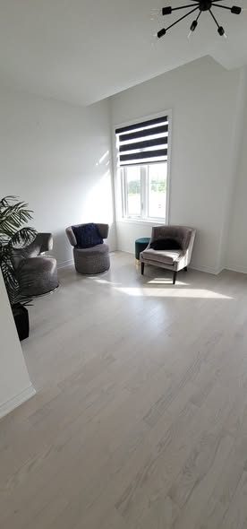 Sitting room with armchairs