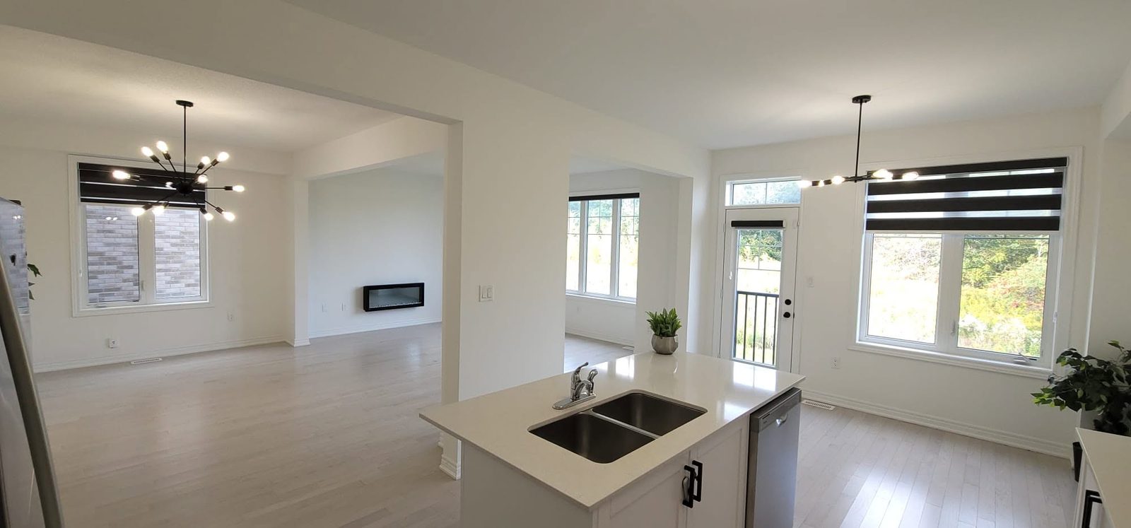 An open-concept kitchen and dining area cleaned by MTR in the GTA