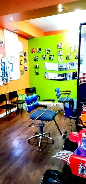 Kids’ salon seating